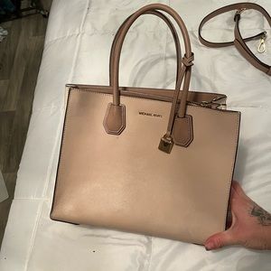 Micheal kors purse and wallet